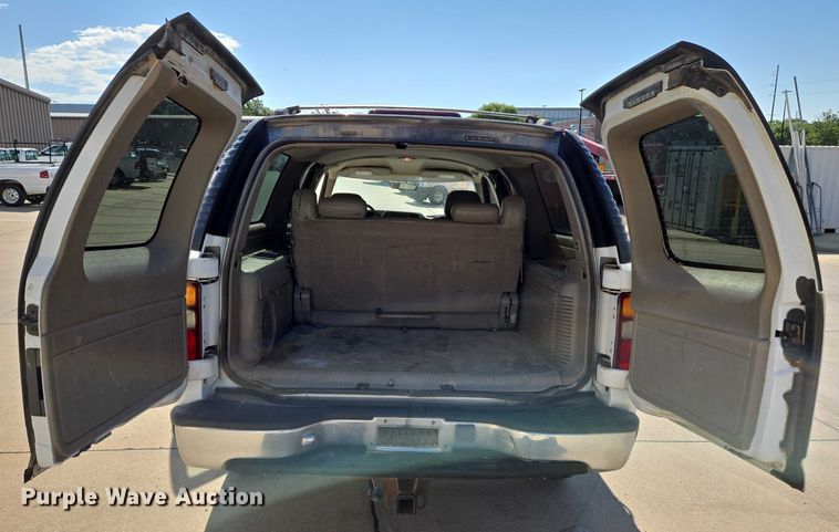 image for item EN8230 2001 Chevrolet  Suburban K2500 SUV