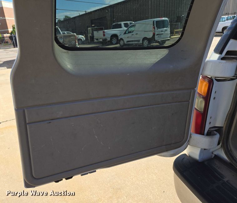 image for item EN8230 2001 Chevrolet  Suburban K2500 SUV