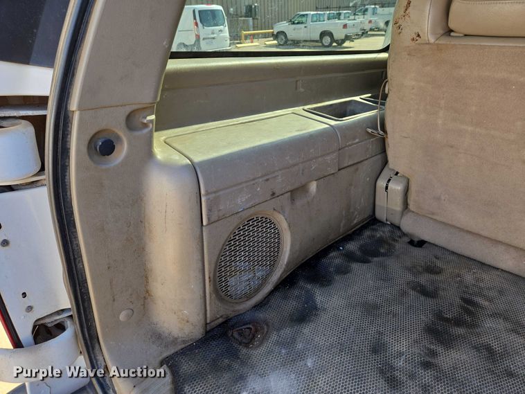 image for item EN8230 2001 Chevrolet  Suburban K2500 SUV