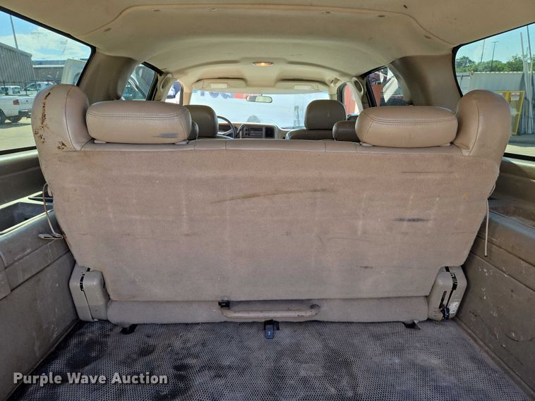 image for item EN8230 2001 Chevrolet  Suburban K2500 SUV