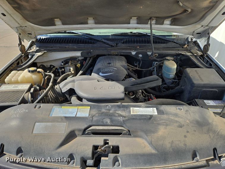 image for item EN8230 2001 Chevrolet  Suburban K2500 SUV