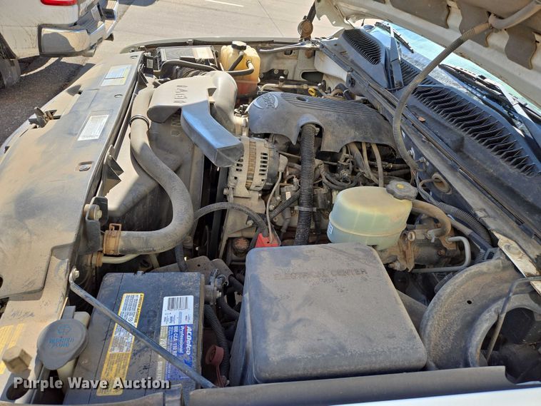 image for item EN8230 2001 Chevrolet  Suburban K2500 SUV