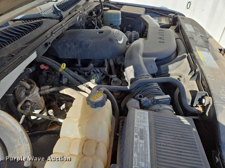 image for item EN8230 2001 Chevrolet  Suburban K2500 SUV