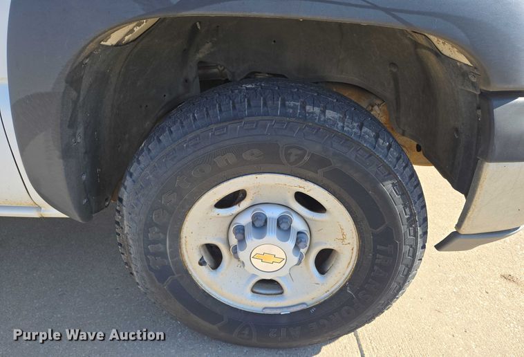 image for item EN8230 2001 Chevrolet  Suburban K2500 SUV