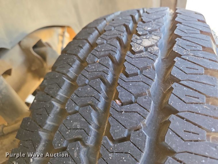 image for item EN8230 2001 Chevrolet  Suburban K2500 SUV