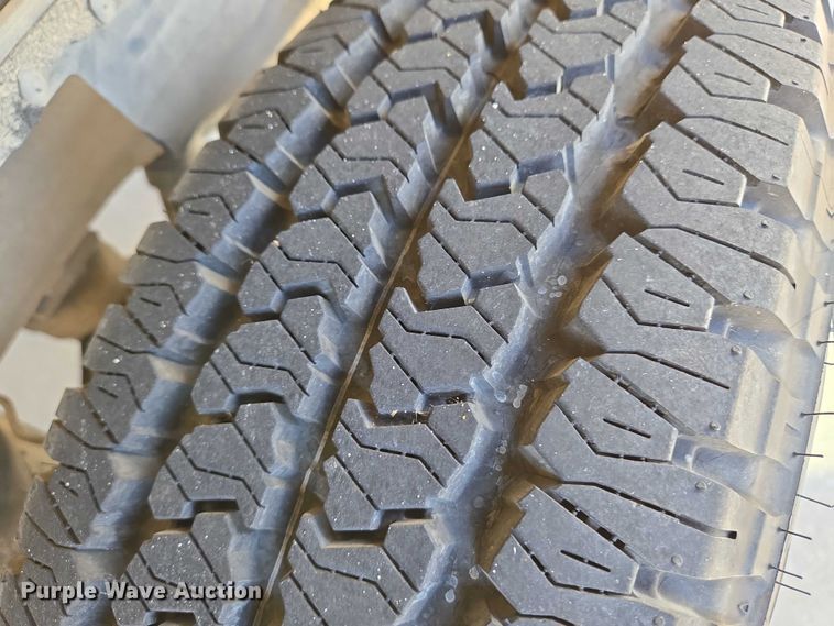 image for item EN8230 2001 Chevrolet  Suburban K2500 SUV