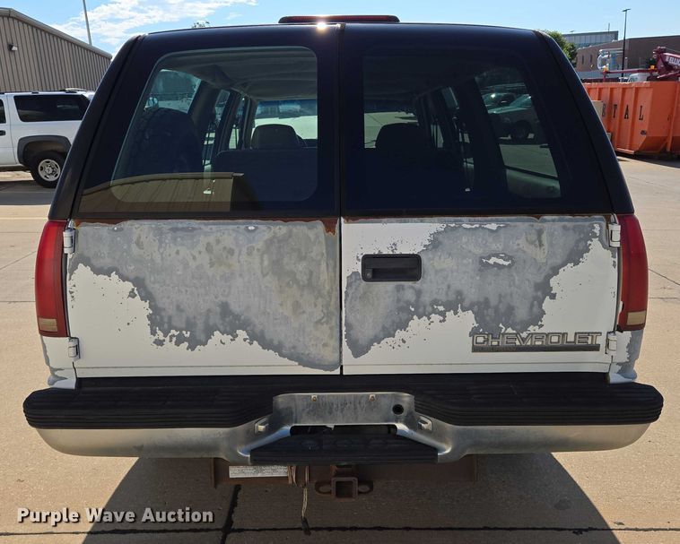 image for item EN8231 1994 Chevrolet  Suburban K2500 SUV