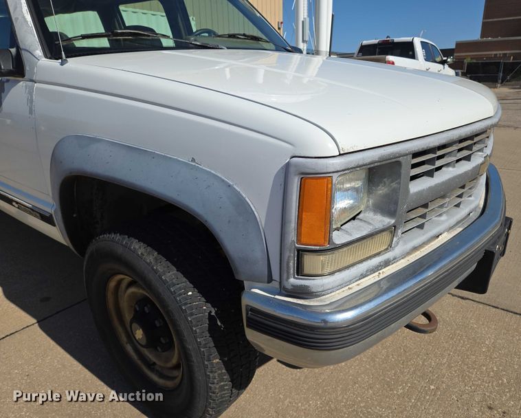 image for item EN8231 1994 Chevrolet  Suburban K2500 SUV