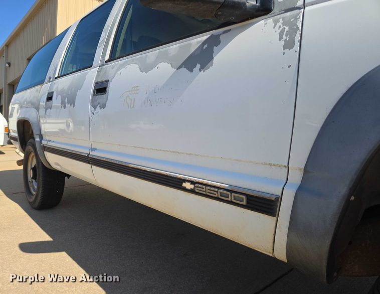 image for item EN8231 1994 Chevrolet  Suburban K2500 SUV