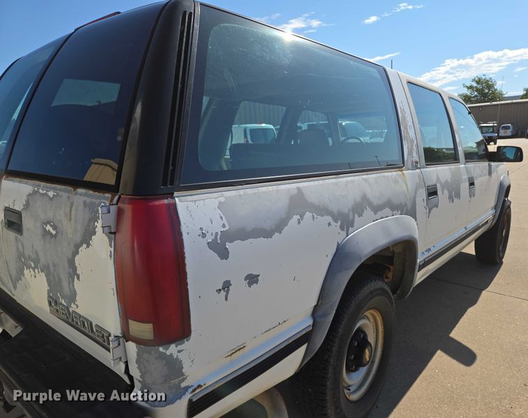 image for item EN8231 1994 Chevrolet  Suburban K2500 SUV