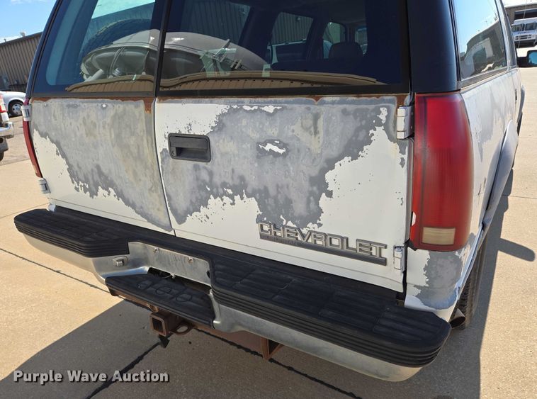 image for item EN8231 1994 Chevrolet  Suburban K2500 SUV