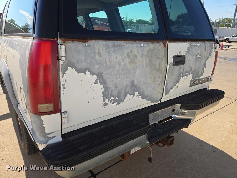 image for item EN8231 1994 Chevrolet  Suburban K2500 SUV