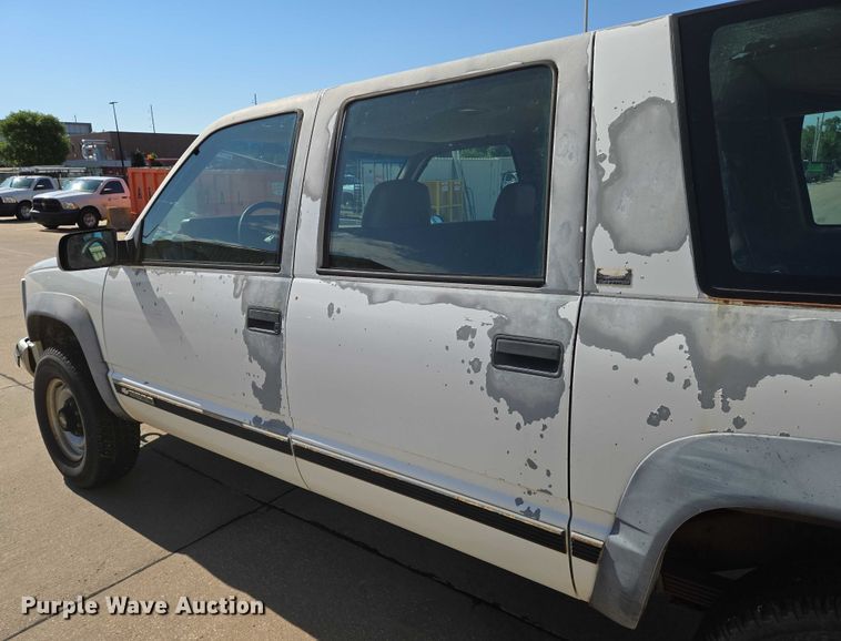 image for item EN8231 1994 Chevrolet  Suburban K2500 SUV