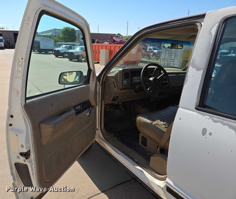 image for item EN8231 1994 Chevrolet  Suburban K2500 SUV