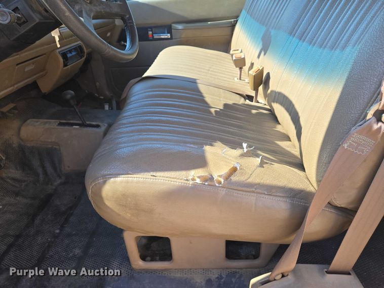 image for item EN8231 1994 Chevrolet  Suburban K2500 SUV