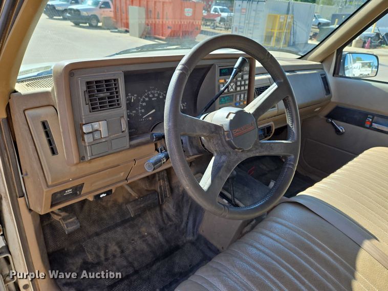 image for item EN8231 1994 Chevrolet  Suburban K2500 SUV