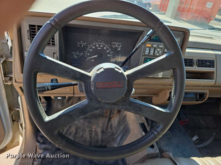 image for item EN8231 1994 Chevrolet  Suburban K2500 SUV