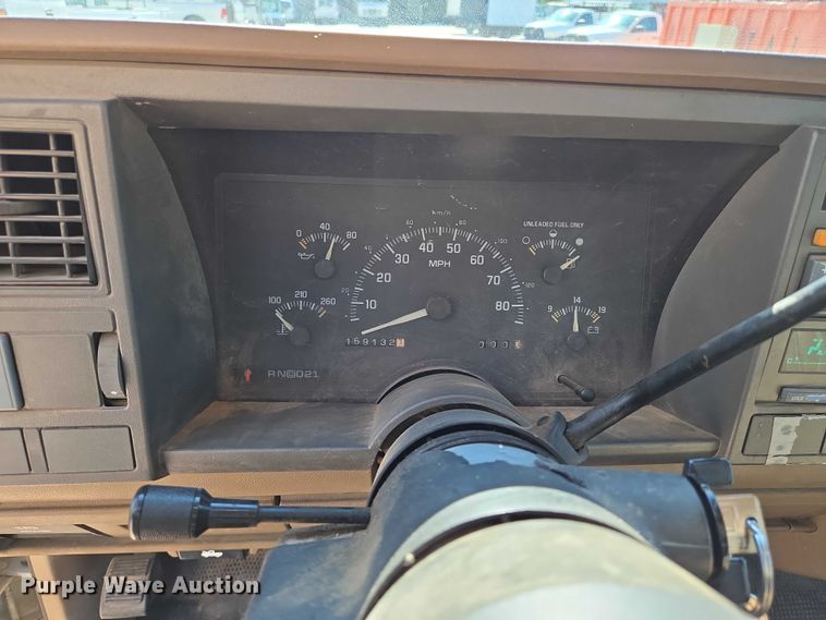 image for item EN8231 1994 Chevrolet  Suburban K2500 SUV