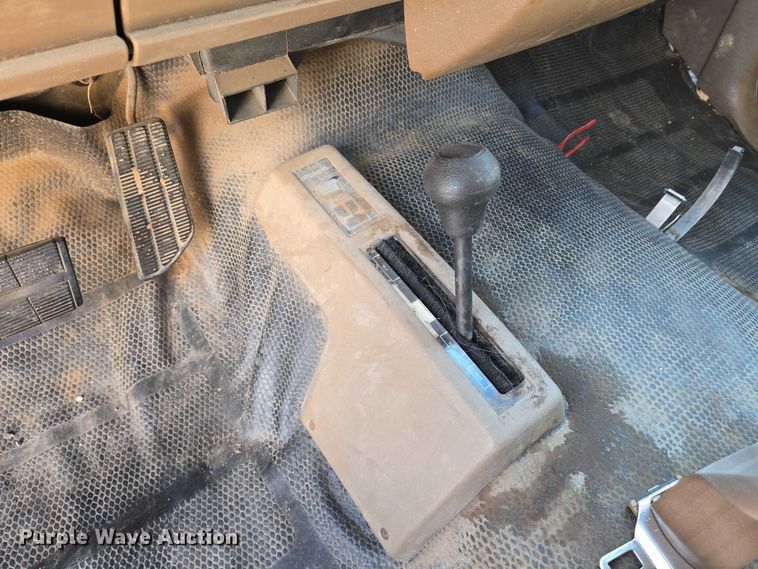 image for item EN8231 1994 Chevrolet  Suburban K2500 SUV