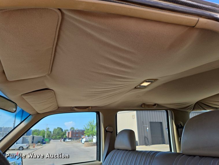 image for item EN8231 1994 Chevrolet  Suburban K2500 SUV