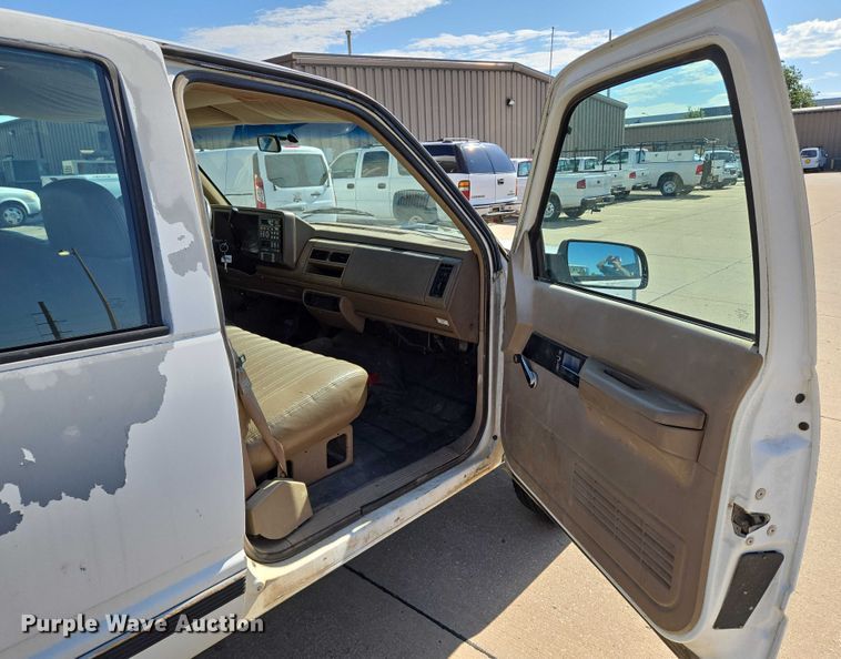image for item EN8231 1994 Chevrolet  Suburban K2500 SUV