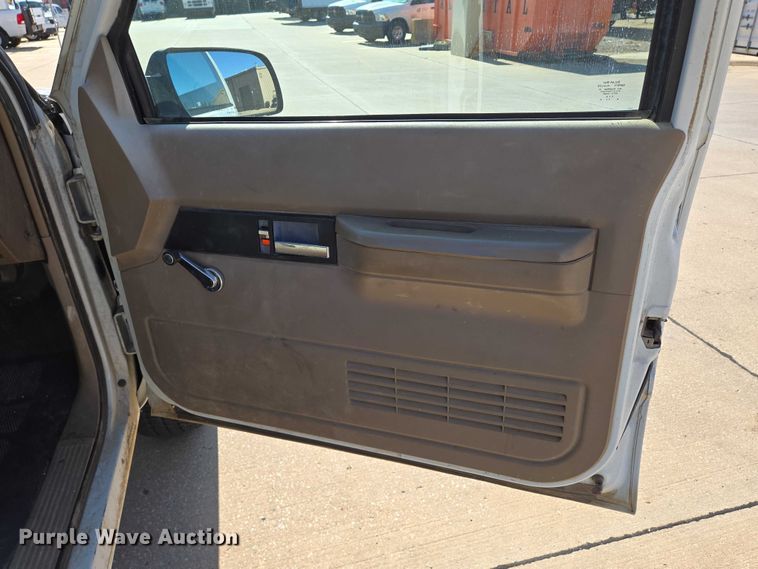 image for item EN8231 1994 Chevrolet  Suburban K2500 SUV