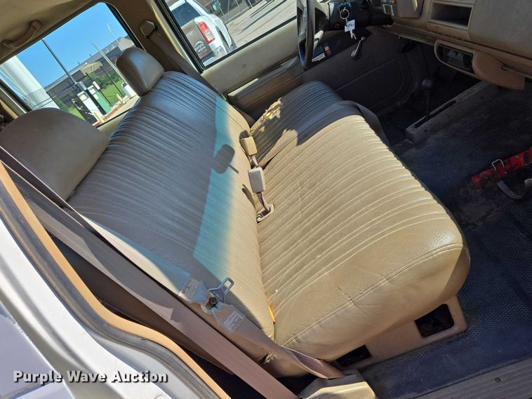 image for item EN8231 1994 Chevrolet  Suburban K2500 SUV