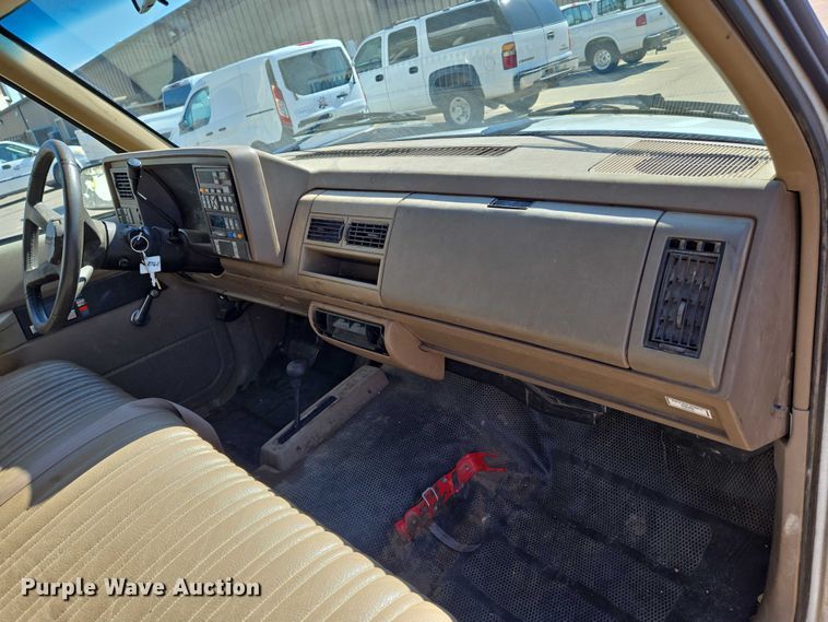 image for item EN8231 1994 Chevrolet  Suburban K2500 SUV