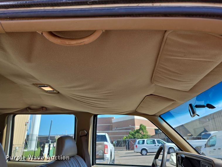 image for item EN8231 1994 Chevrolet  Suburban K2500 SUV