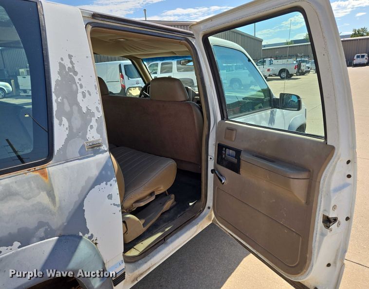 image for item EN8231 1994 Chevrolet  Suburban K2500 SUV