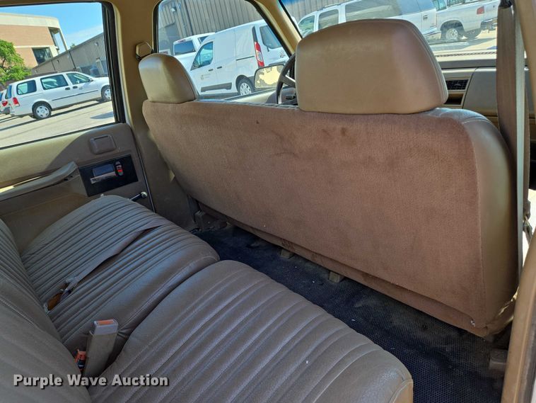 image for item EN8231 1994 Chevrolet  Suburban K2500 SUV