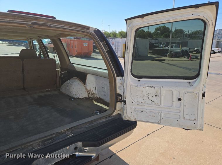 image for item EN8231 1994 Chevrolet  Suburban K2500 SUV