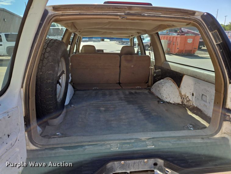 image for item EN8231 1994 Chevrolet  Suburban K2500 SUV