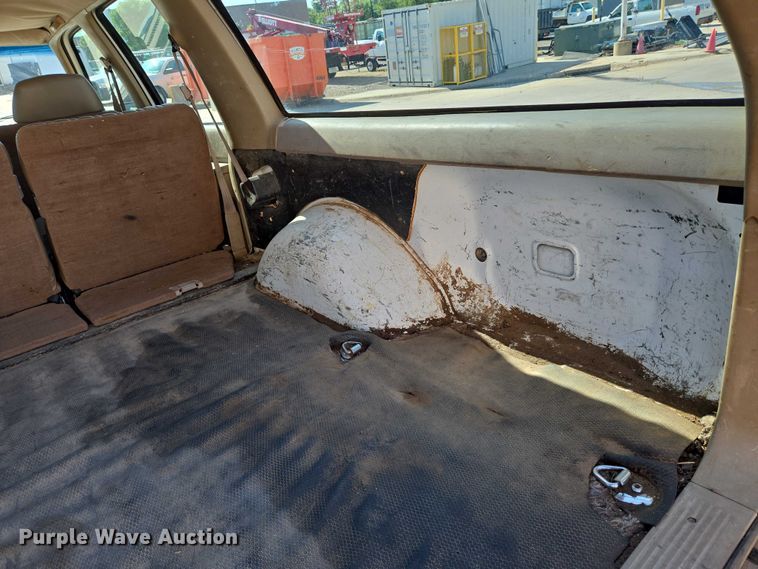 image for item EN8231 1994 Chevrolet  Suburban K2500 SUV