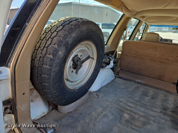 image for item EN8231 1994 Chevrolet  Suburban K2500 SUV