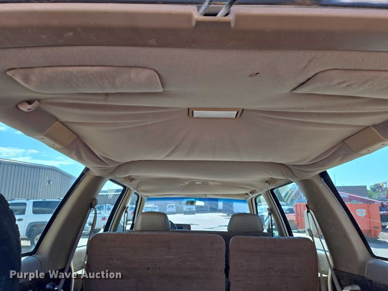 image for item EN8231 1994 Chevrolet  Suburban K2500 SUV