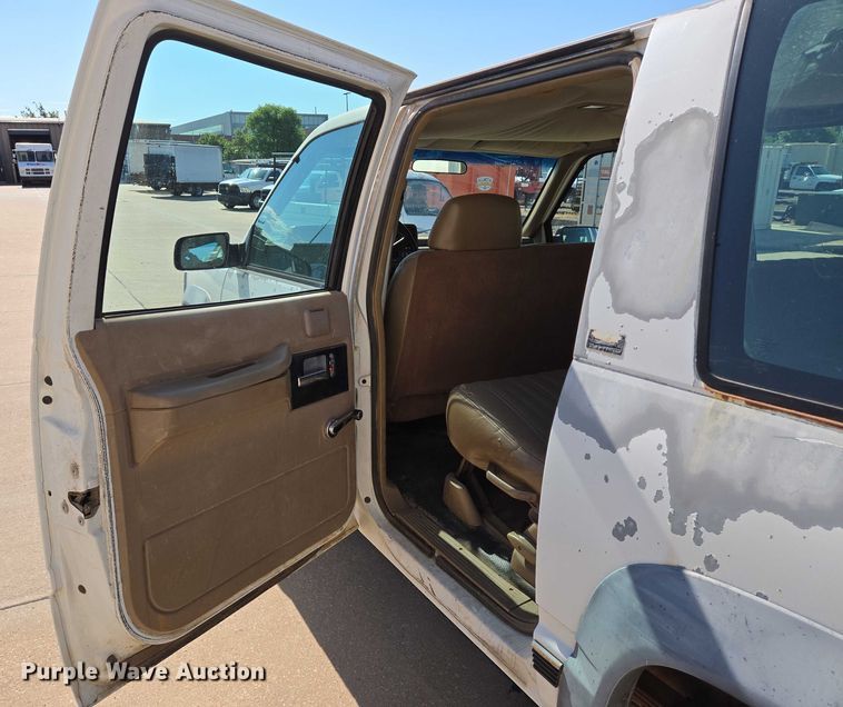 image for item EN8231 1994 Chevrolet  Suburban K2500 SUV