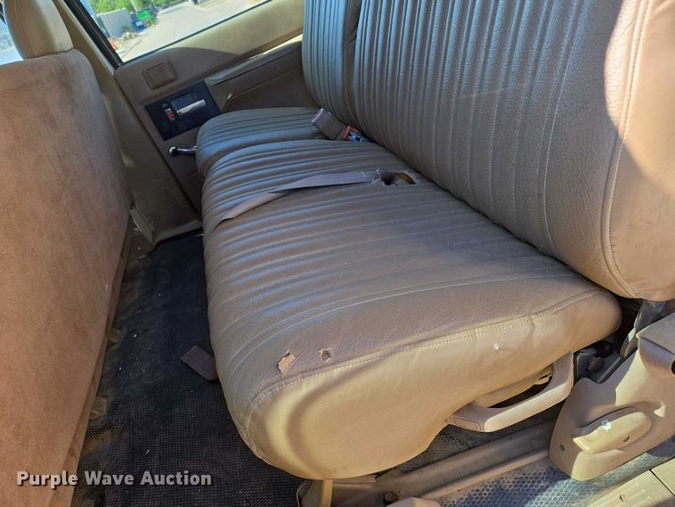 image for item EN8231 1994 Chevrolet  Suburban K2500 SUV