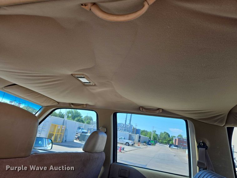 image for item EN8231 1994 Chevrolet  Suburban K2500 SUV