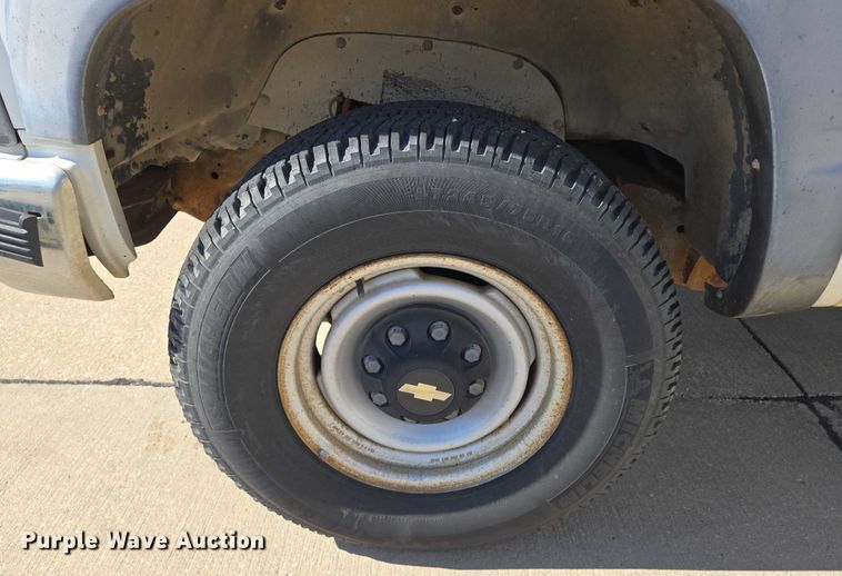 image for item EN8231 1994 Chevrolet  Suburban K2500 SUV