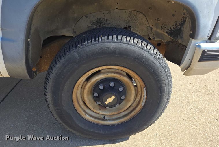 image for item EN8231 1994 Chevrolet  Suburban K2500 SUV