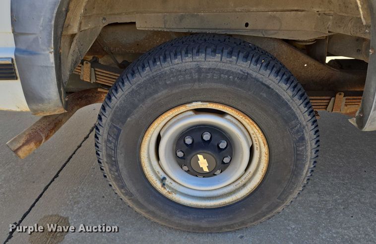 image for item EN8231 1994 Chevrolet  Suburban K2500 SUV