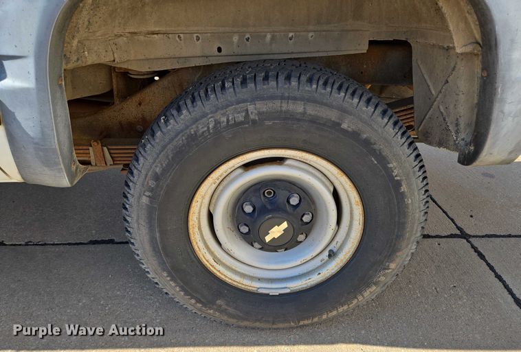 image for item EN8231 1994 Chevrolet  Suburban K2500 SUV