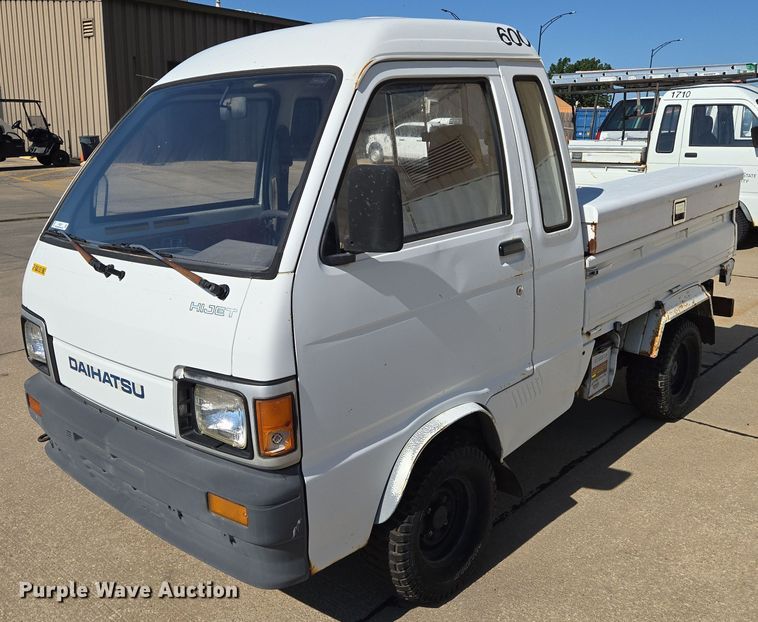 image for item EN8232 1994 Daihatsu Hijet mini truck