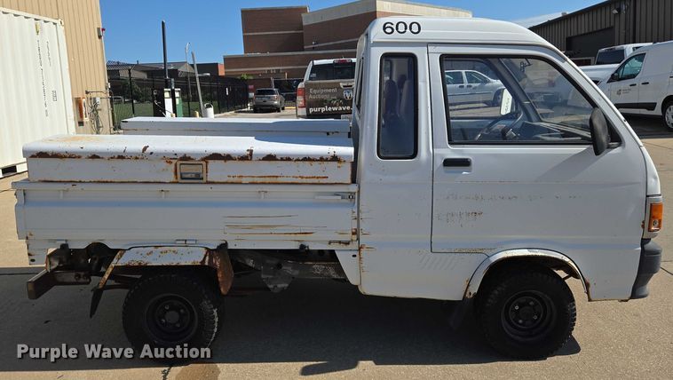 image for item EN8232 1994 Daihatsu Hijet mini truck