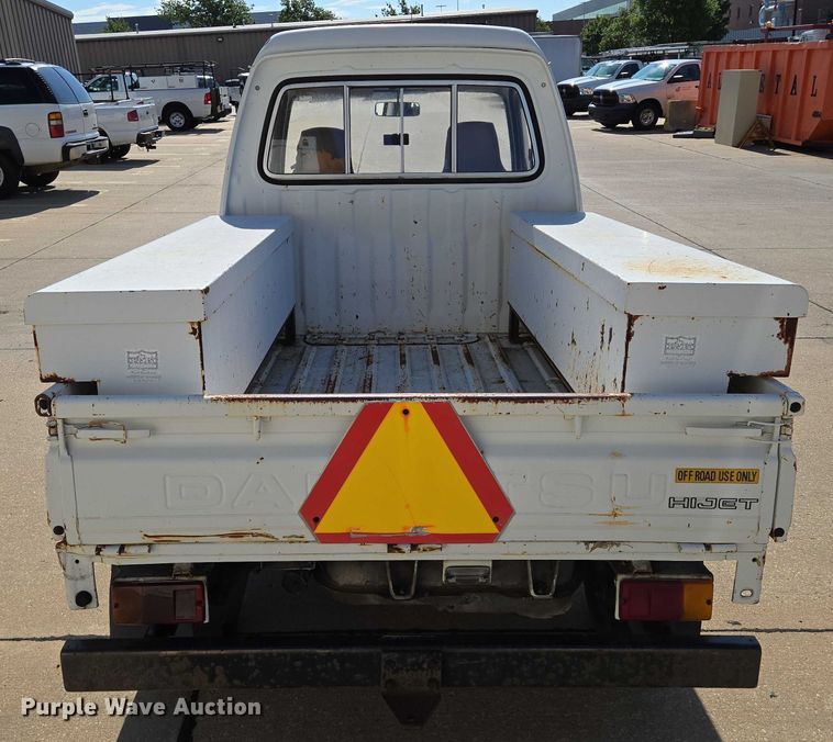 image for item EN8232 1994 Daihatsu Hijet mini truck
