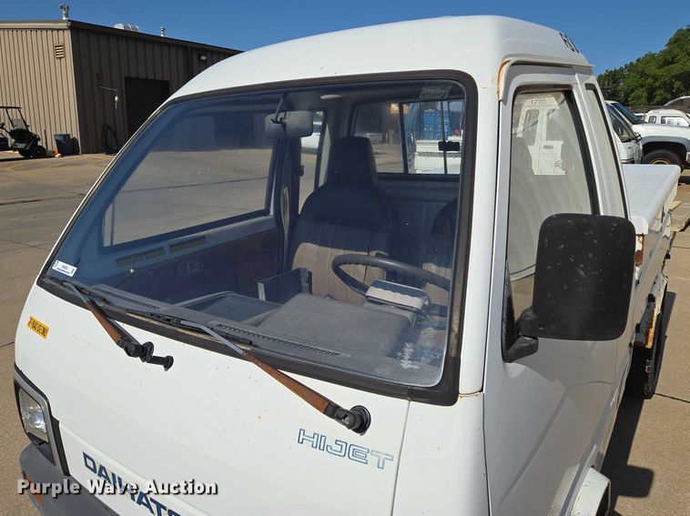 image for item EN8232 1994 Daihatsu Hijet mini truck