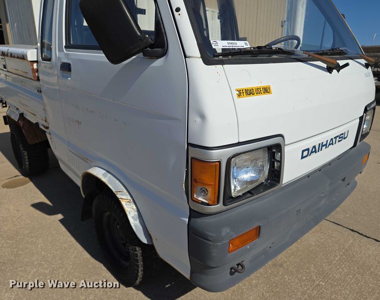 image for item EN8232 1994 Daihatsu Hijet mini truck