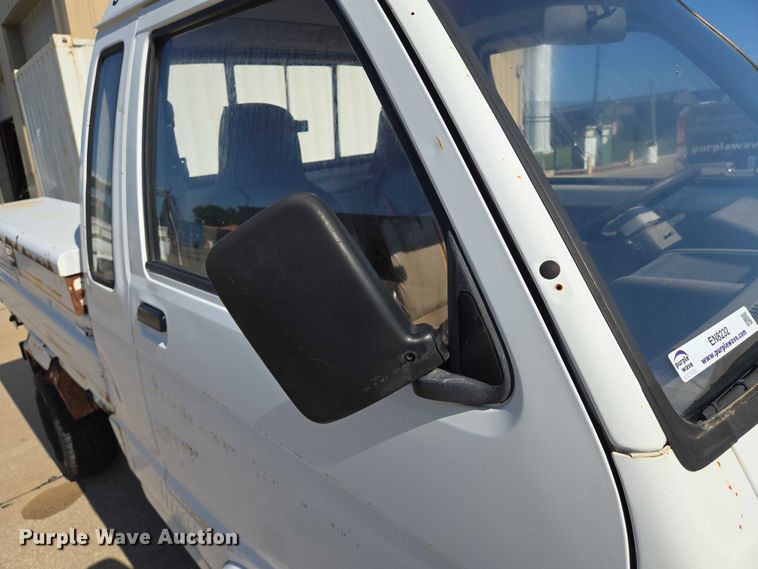 image for item EN8232 1994 Daihatsu Hijet mini truck