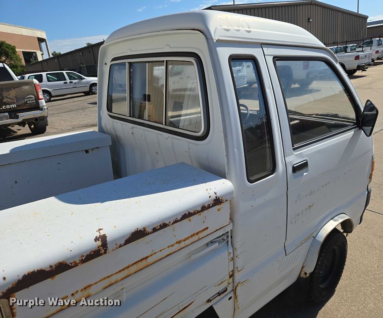 image for item EN8232 1994 Daihatsu Hijet mini truck